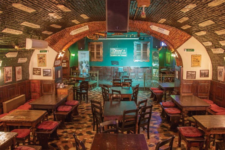 Deane’s Irish Pub & Grill, inima vieții culturale și sociale irlandeze