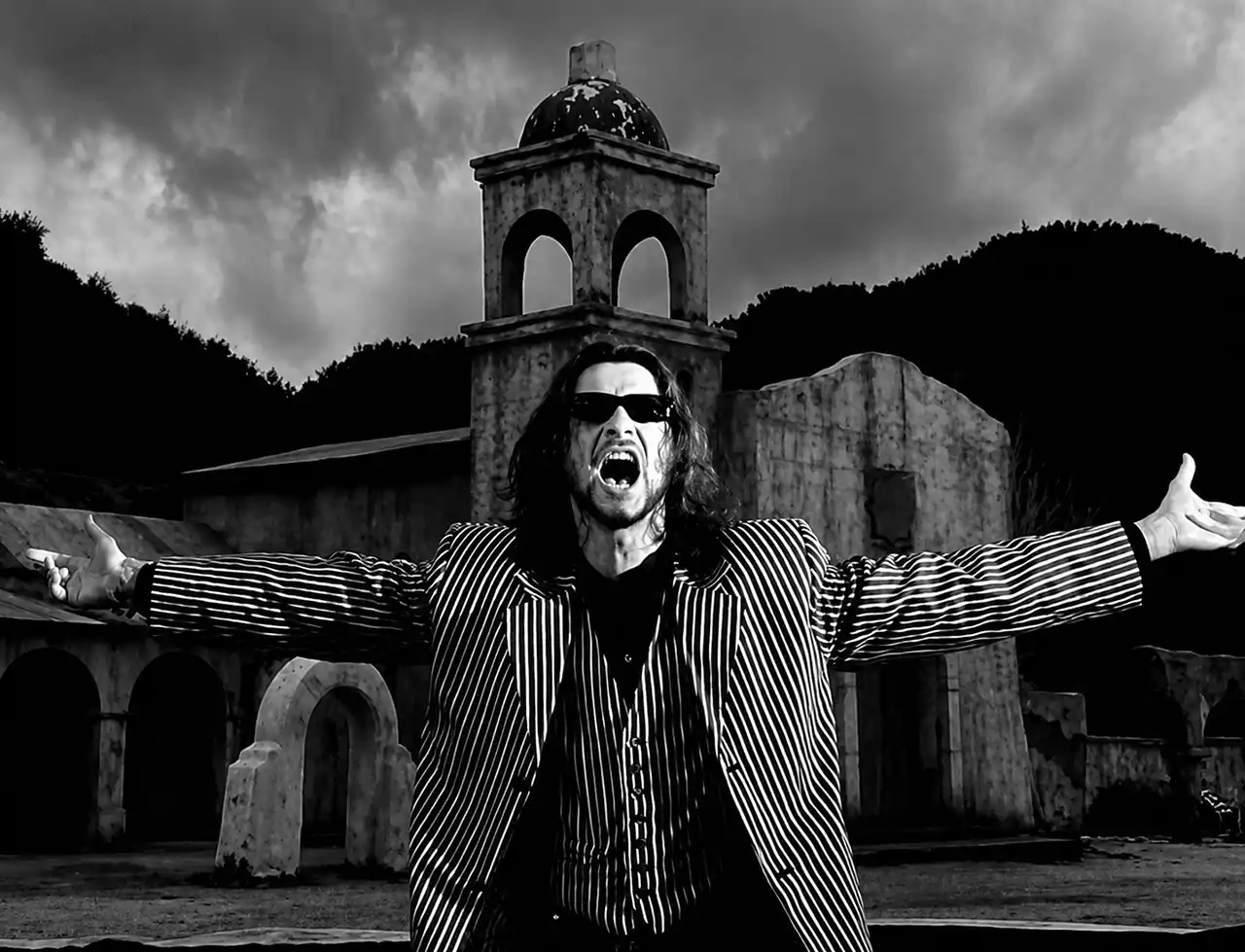 Gahan, imagine din videoclipul I Feel You (1993)