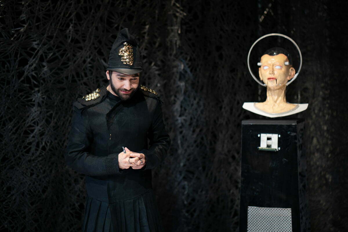 C&acirc;ntăreaţa cheală (Teatrul Mic) [Foto: Bogdan Catargiu]