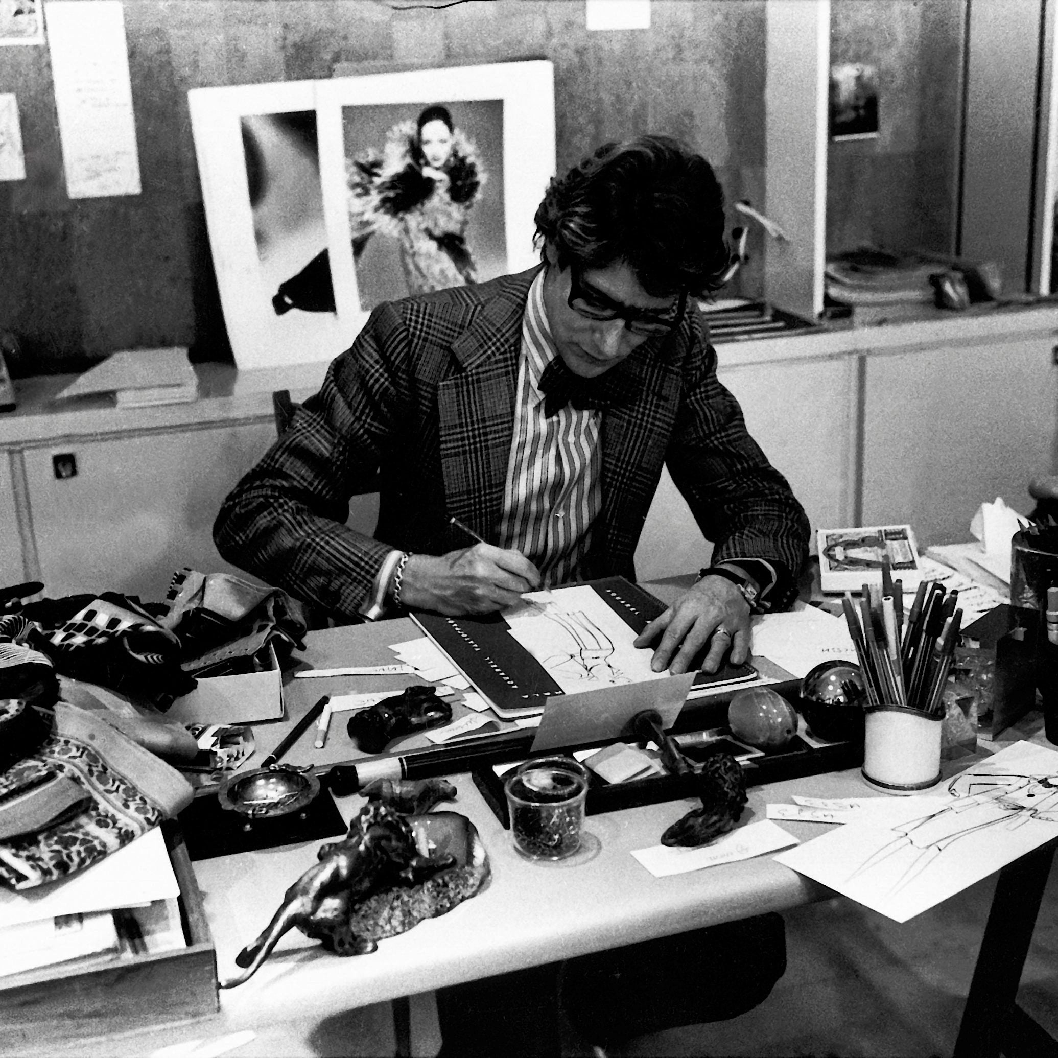 POP-UP STORiEs: YVES SAINT LAURENT, Arta unui fashion icon esenţial pentru Pop culture