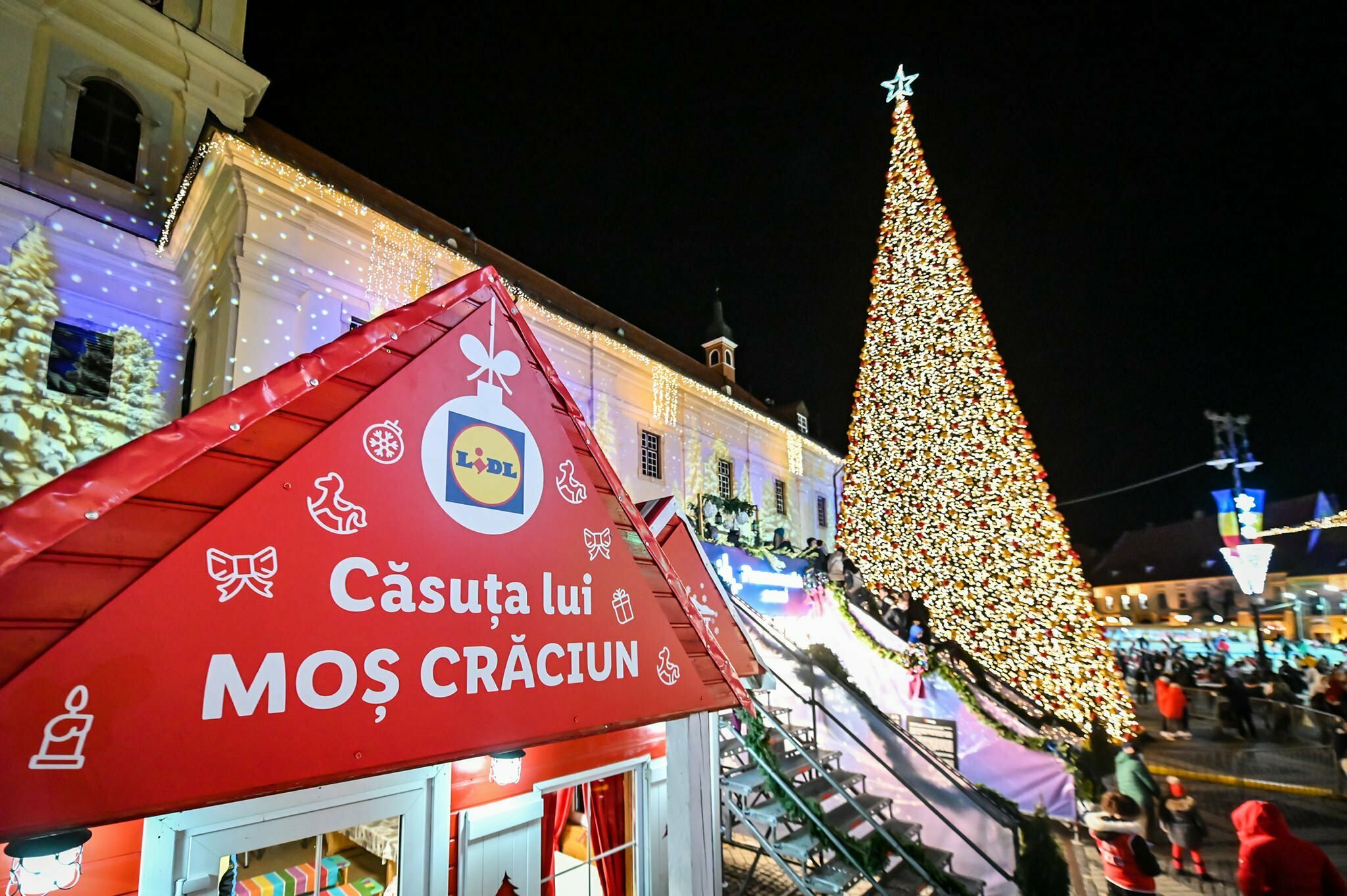 Galerie FOTO de la ziua deschiderii Târgului de Crăciun din Sibiu: ”După un an de pauză am reaprins magia sărbătorilor de iarnă”