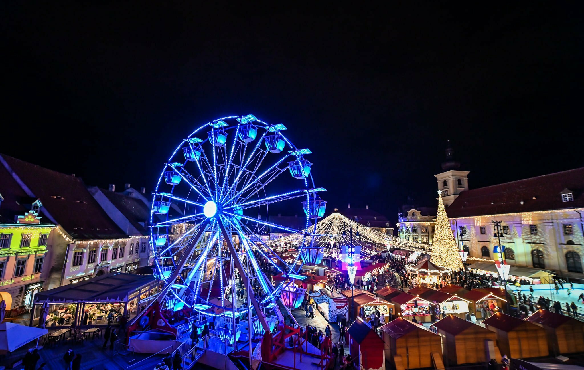 Galerie FOTO de la ziua deschiderii Târgului de Crăciun din Sibiu: ”După un an de pauză am reaprins magia sărbătorilor de iarnă”