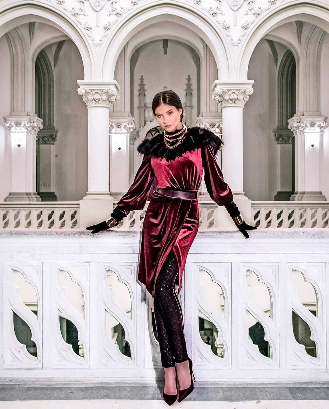 EDITORIAL FASHION Renasterea incepe azi