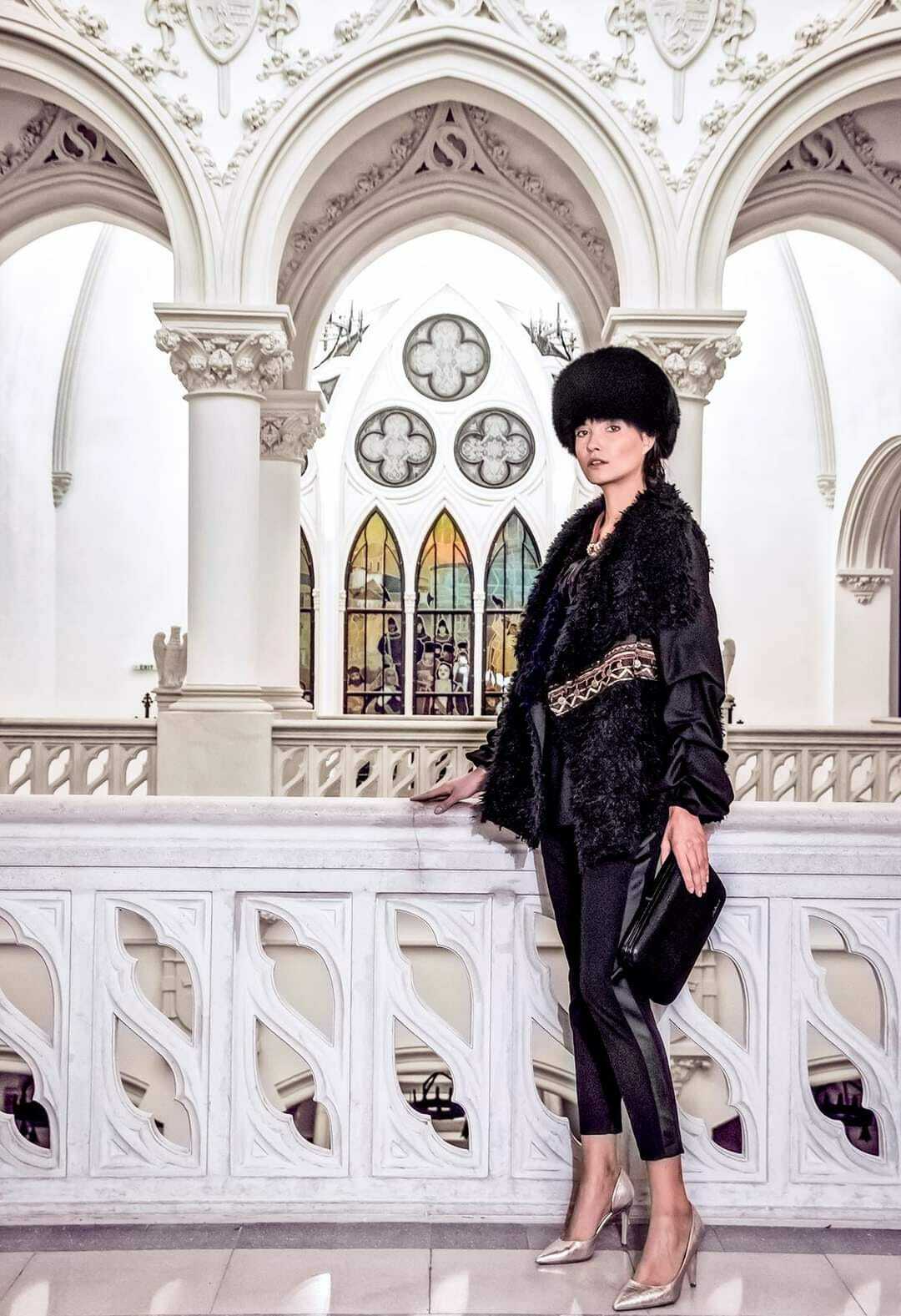 EDITORIAL FASHION Renasterea incepe azi