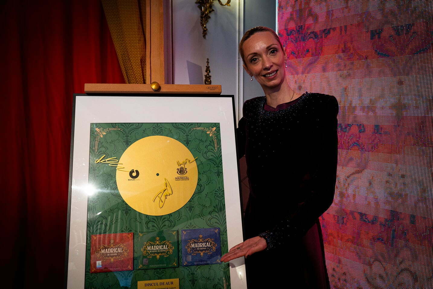 Nylon orientation Dislocation Corul Madrigal a primit Discul de aur pentru albumele de Crăciun • Muzică •  Zile și Nopți