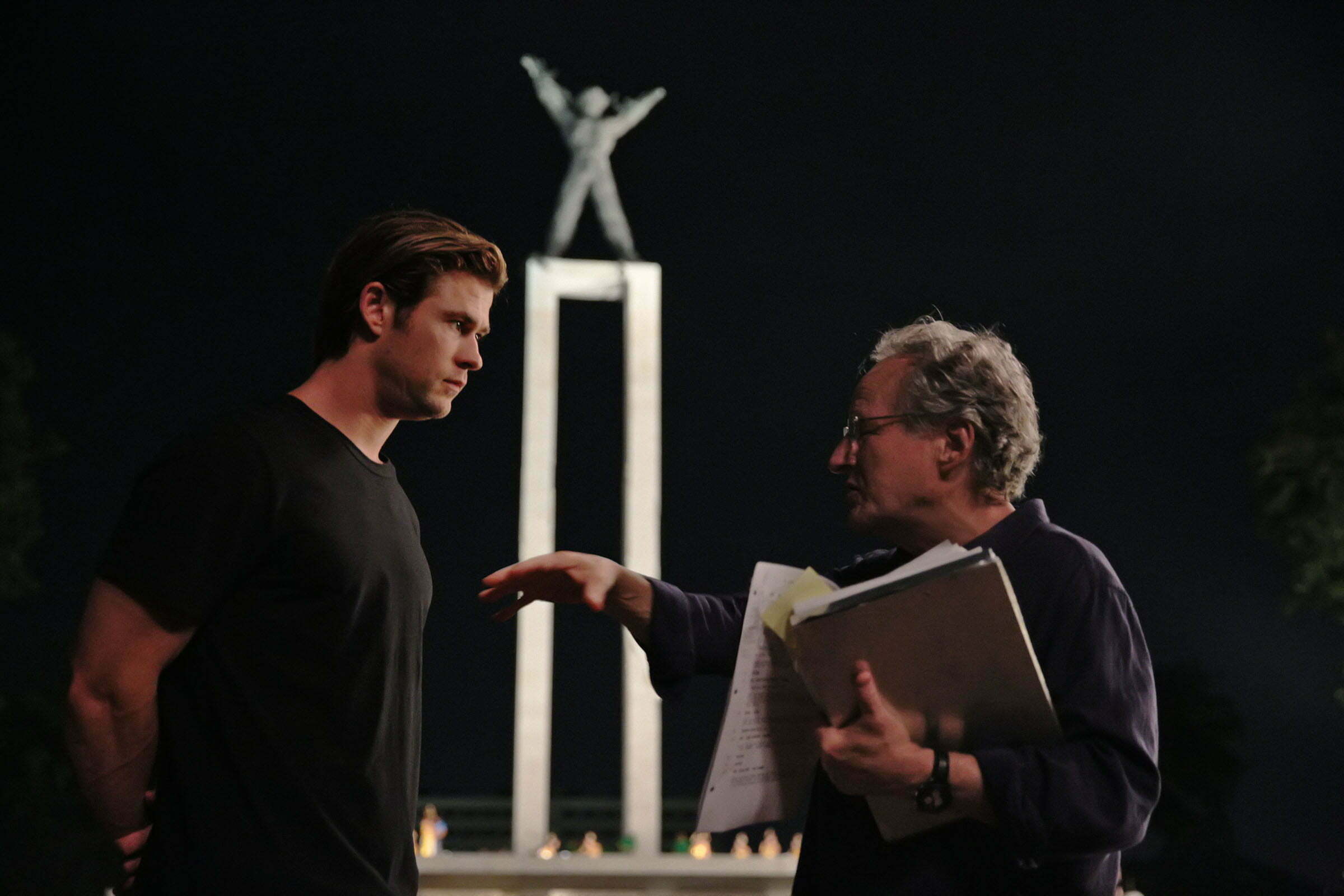 Chris Hemsworth si Michael Mann