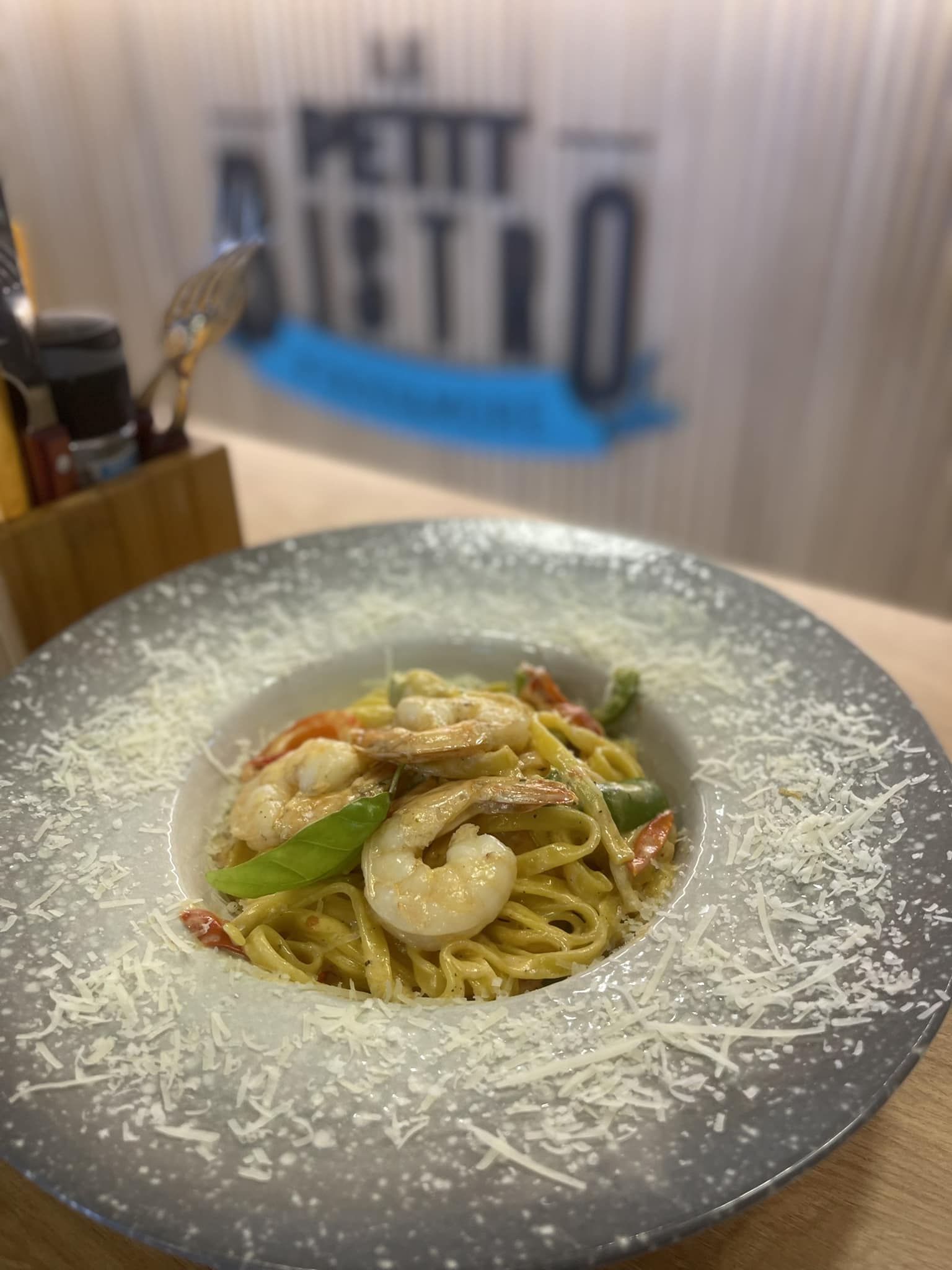Le Petit Bistro