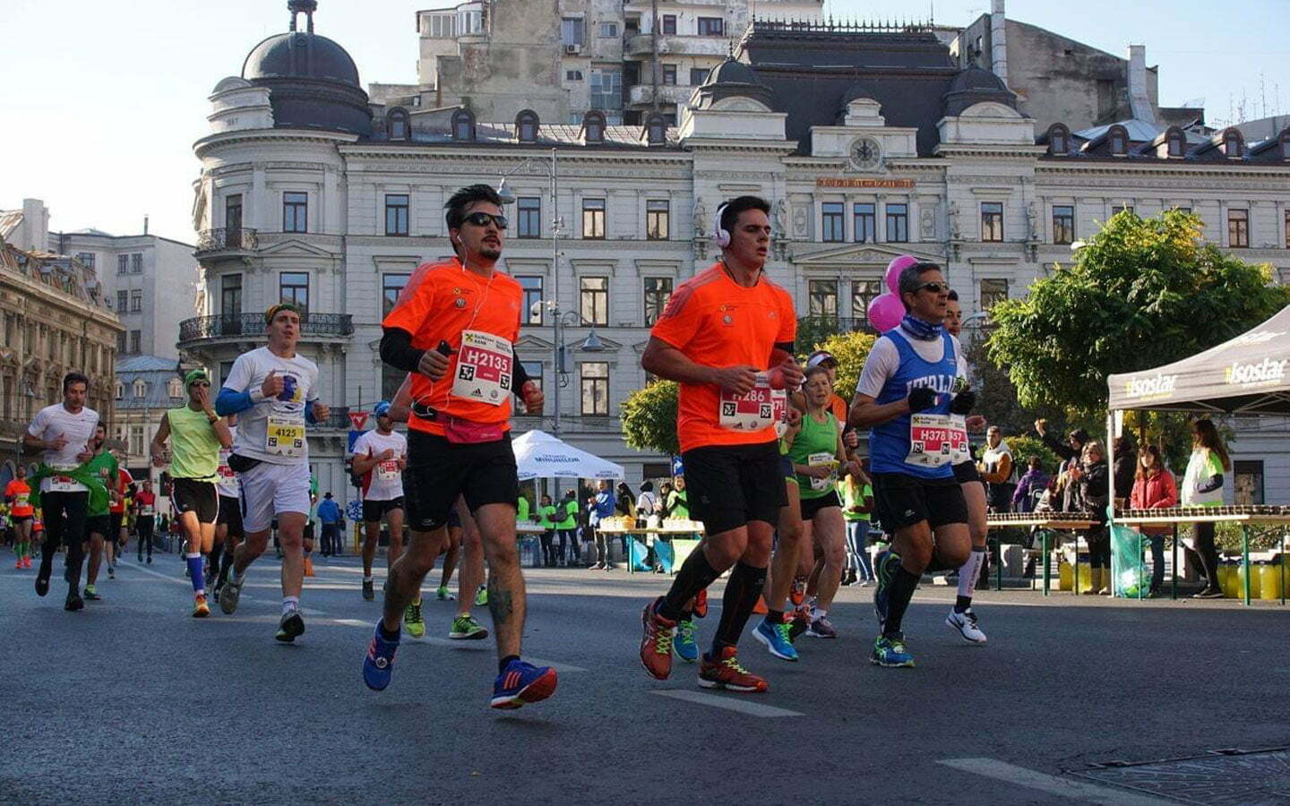 Vedetele se aliniază la start pentru Bucharest Marathon