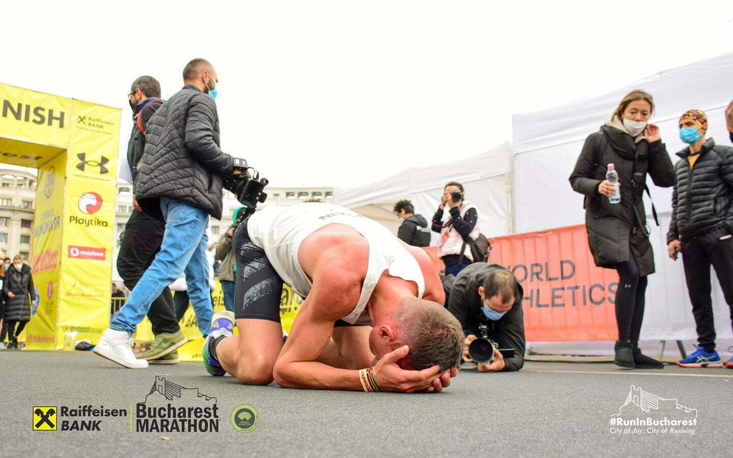 Vedetele se aliniază la start pentru Bucharest Marathon