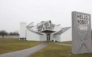 Spunem „Hello, Robot!”, la Vitra Design Museum
