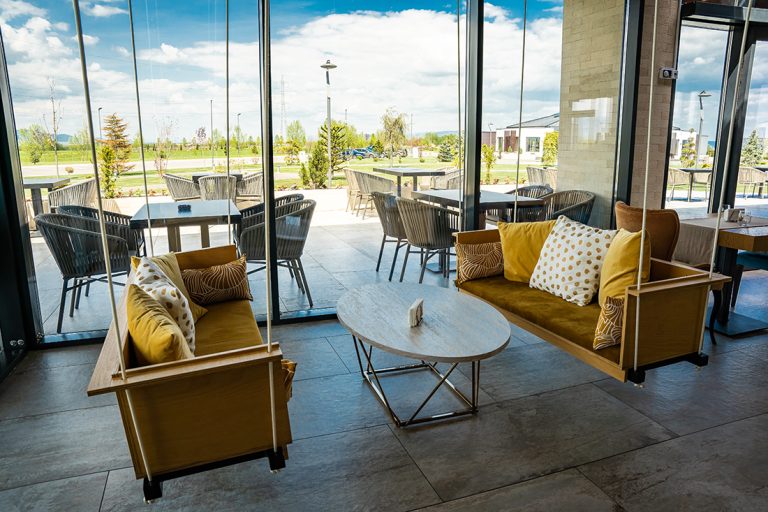 Restaurant Grace by The Lake. Serenity Resort