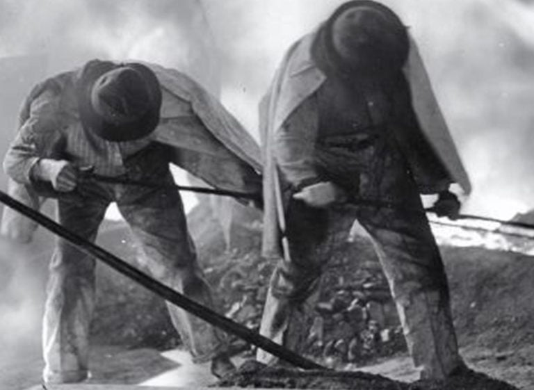 Oțel incandescent și coșuri fumegânde. 300 de ani de istorie industrială în Banatul de Munte