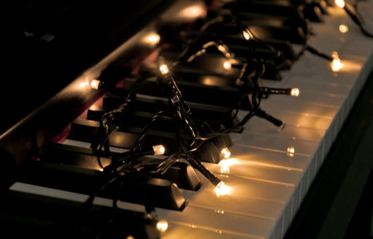 Jingle-jazz-lăutărie-GREEN-HOURS piano-3851867_1920