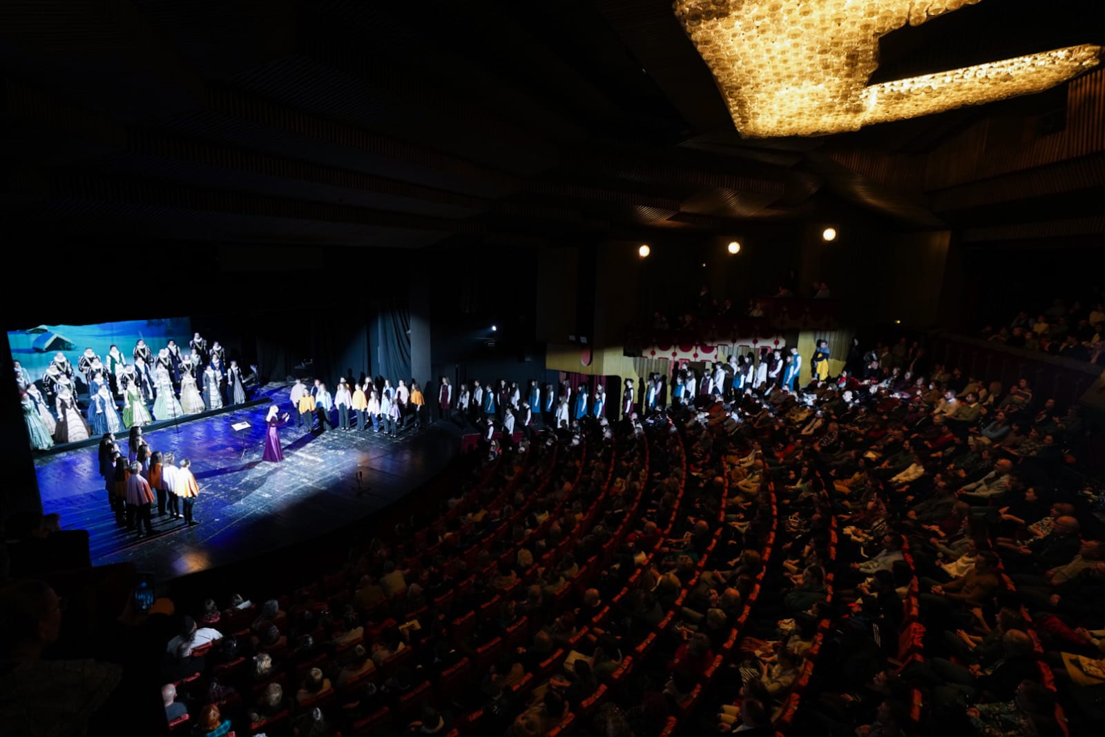 9 concerte, 6.500 de spectatori și un sunet care vestește Crăciunul de 60 de ani MADRIGAL
