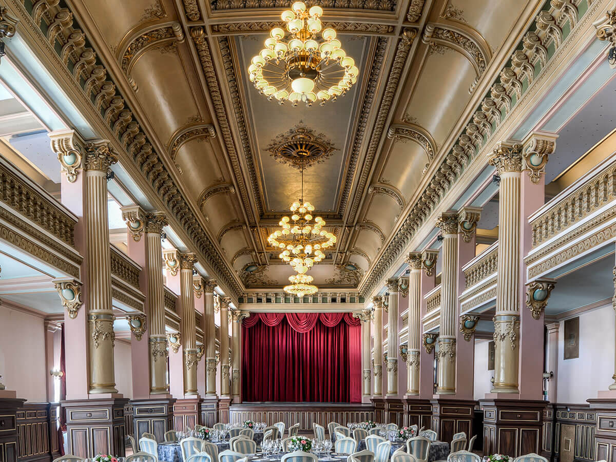 Simion Bogdan-Mihai și Lăutarii de Mătase aduc lăutăria la rang de artă, pe scena Palatului Bragadiru din București