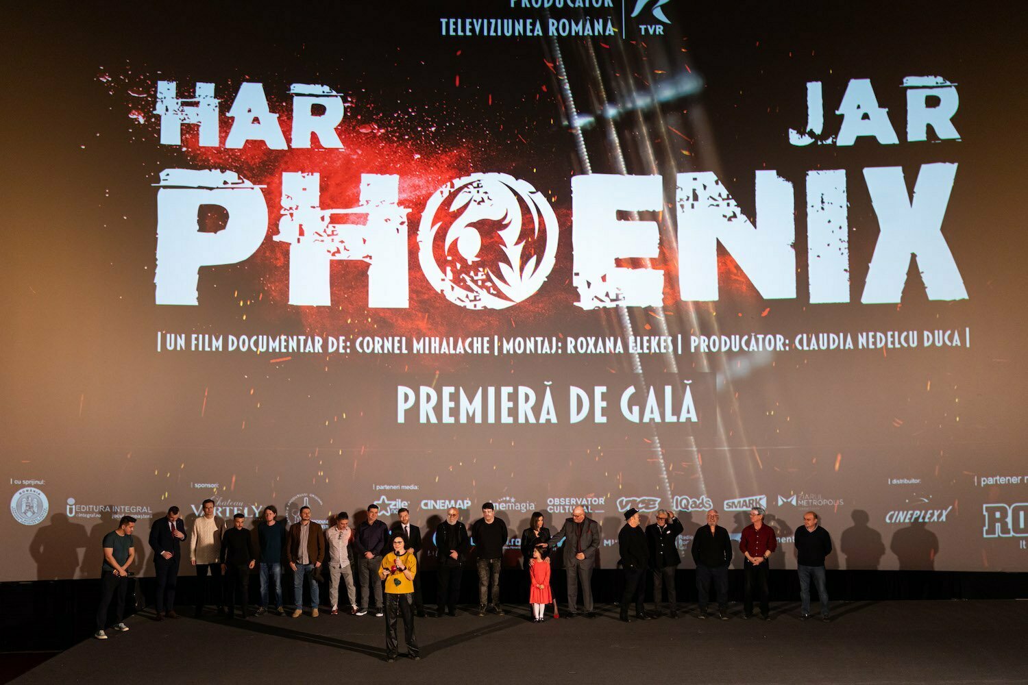 Controversata poveste a trupei Phoenix, spusă chiar de membrii săi, va putea fi văzută din 20 ianuarie în cinematografe în PHOENIX. HAR/JAR