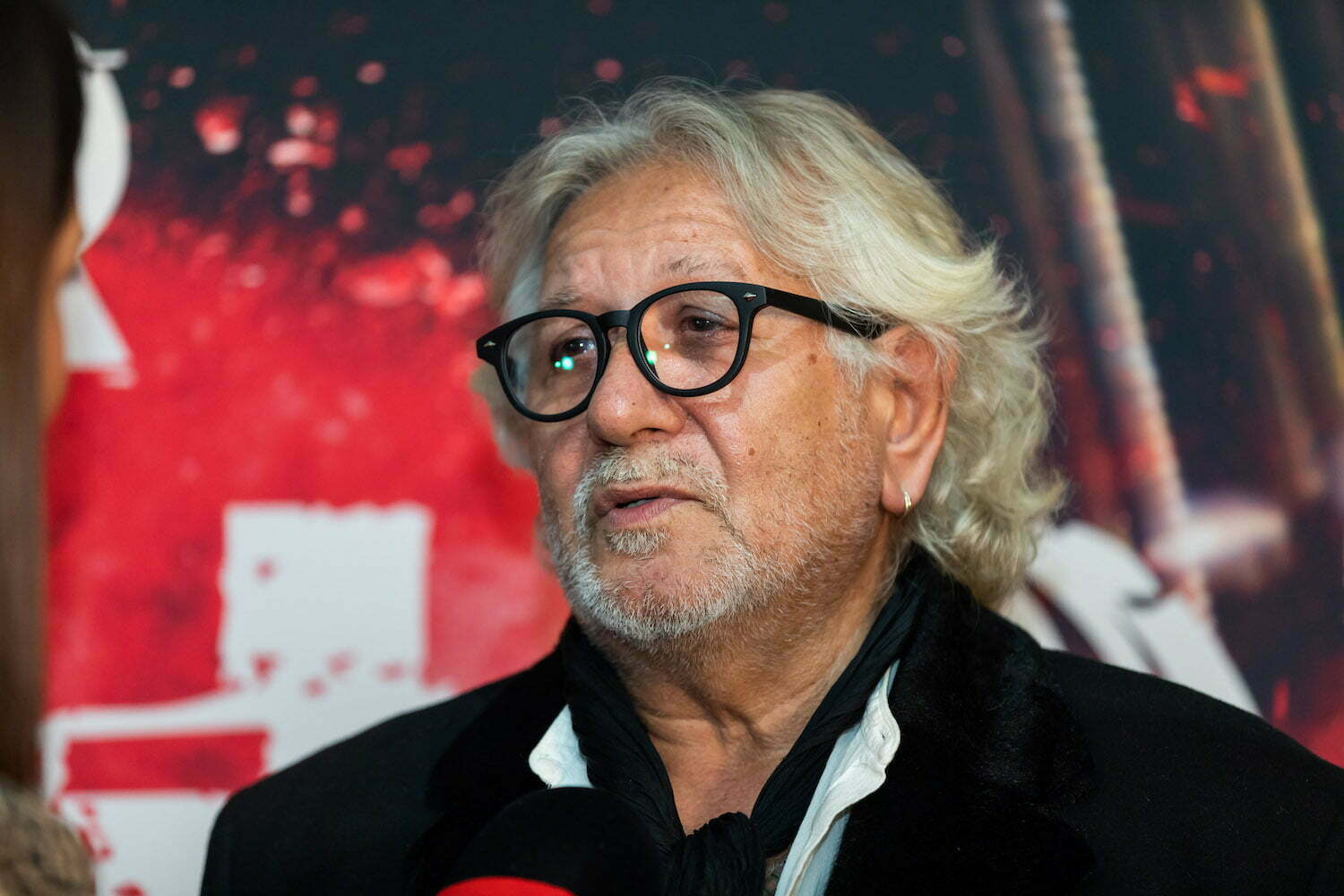 Controversata poveste a trupei Phoenix, spusă chiar de membrii săi, va putea fi văzută din 20 ianuarie în cinematografe în PHOENIX. HAR/JAR