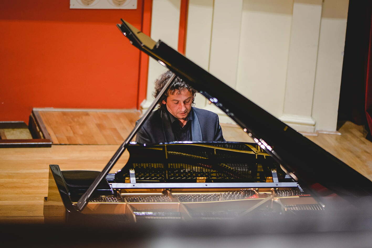 HORIA MIHAIL