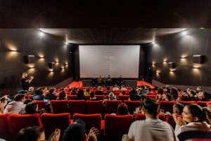 Filmul Taximetriști, întâmpinat entuziast de public la proiecțiile speciale din țară.