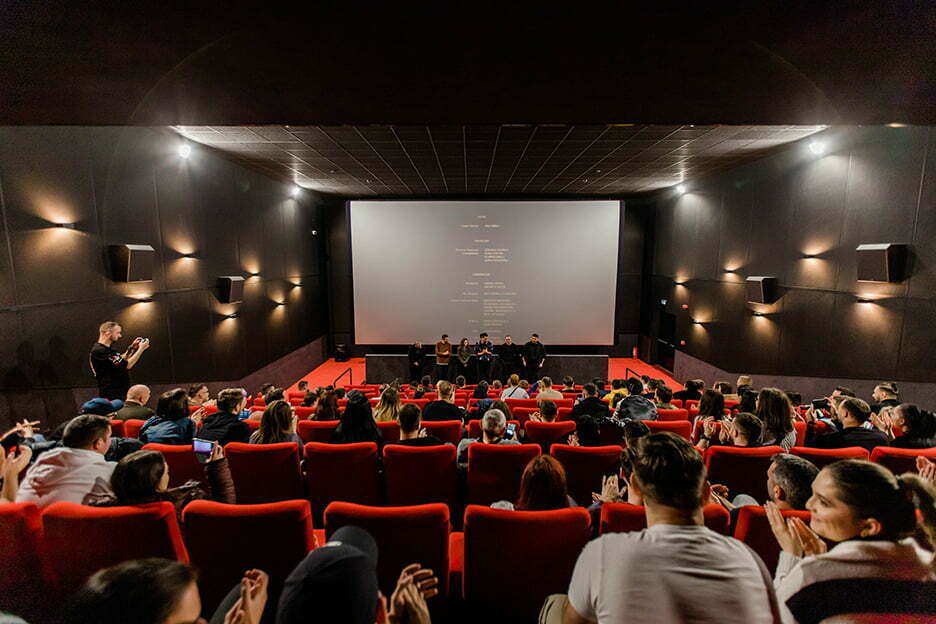 Filmul Taximetriști, &icirc;nt&acirc;mpinat entuziast de public la proiecțiile speciale din țară.