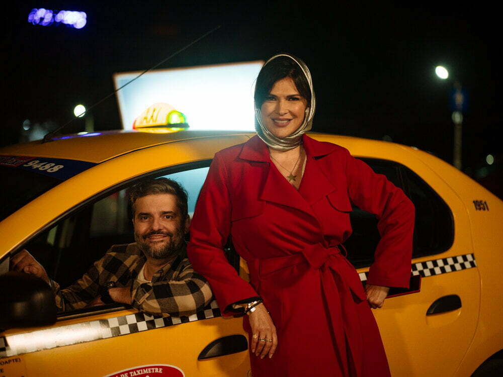 Taximetriști. Rolando Matsangos și Monica Birladeanu. Foto: Adi Bulboacă