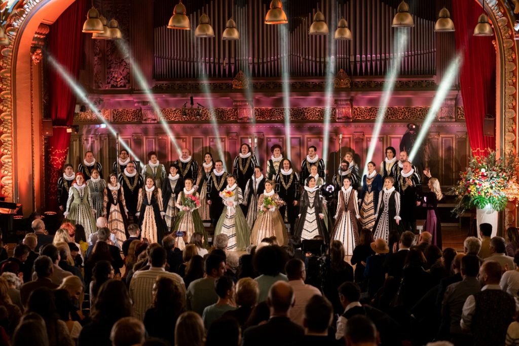 Corul Madrigal anunță mai multe premiere la Spectacolul Extraordinar „Madrigal 60”