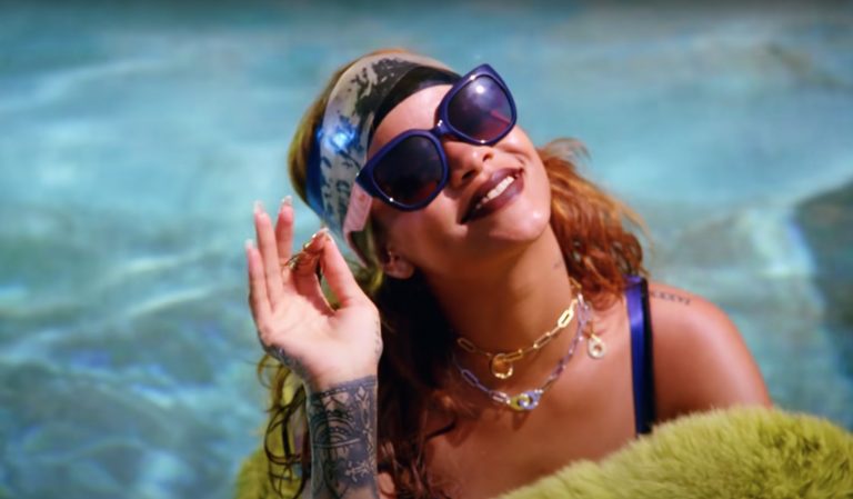 Au cumpărat NFT-uri Rihanna și câștigă bani atunci când este difuzată o anumită piesă a artistei
