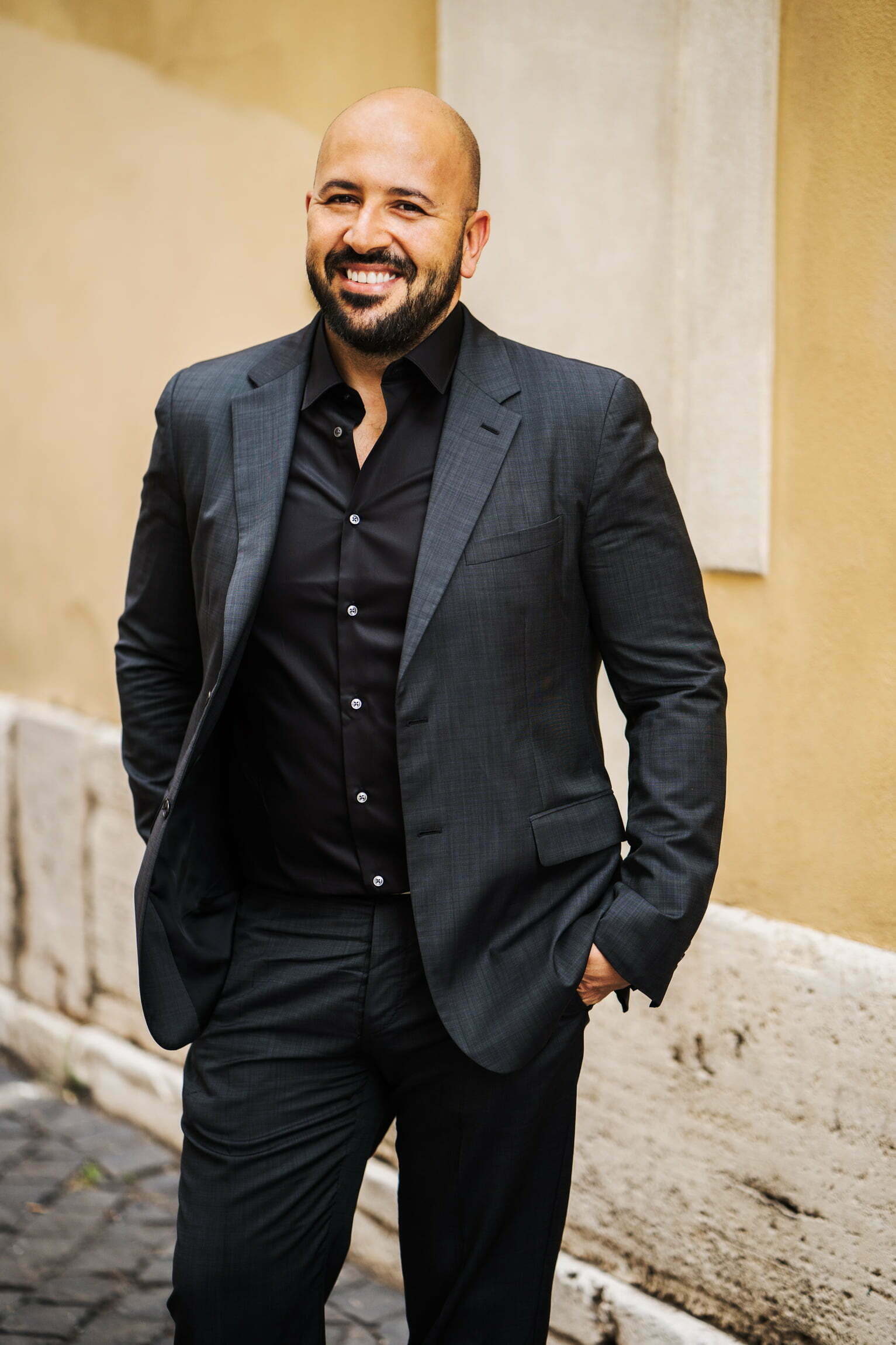 Baritonul italian RICCARDO NOVARO, aplaudat la Théâtre des Champs-Elysées – Paris, invitat la Sala Radio