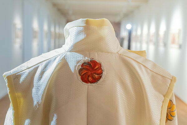 Cadou de 8 martie, la ARCUB: &bdquo;demonstraţie de Kitsuke &ndash; arta de a &icirc;mbrăca un chimonoU&rdquo; &icirc;n cadrul expoziţiei &bdquo;Călătorie &icirc;n lumea stampelor Meiji&rdquo;