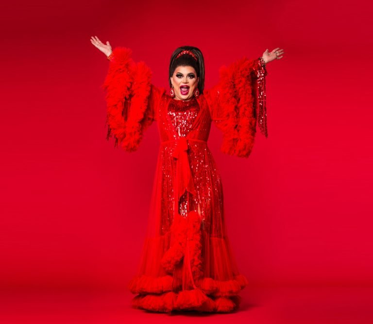 Baga Chipz, unul dintre cei mai faimoși drag queens din Marea Britanie vine cu un show incendiar la București