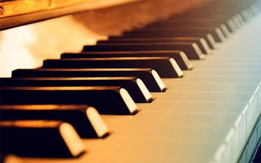 4te PIANO: Dansuri la 4, 6 și 8 mâini