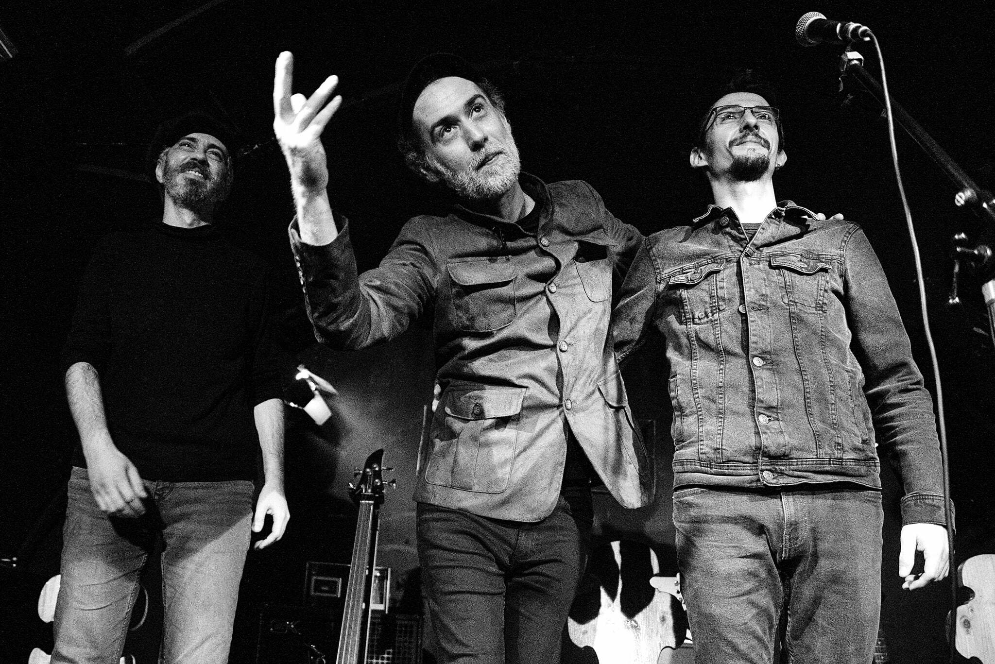 Vestitorii primăverii la Deane's Irish Pub & Grill: concerte și stand-up comedy