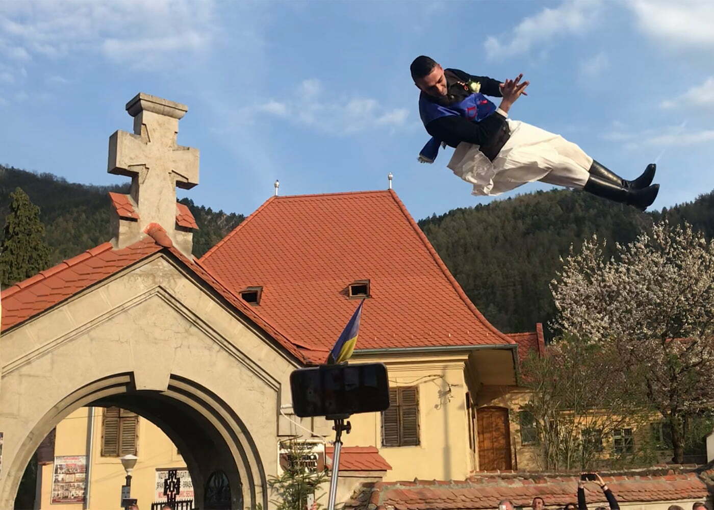 Junii Brașovului Aruncatul în țol