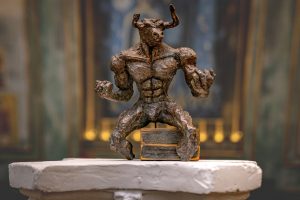 Interpretare modernă a artei primitive și cea mai caldă culoare, albastrul, în mai la Celula de Artă