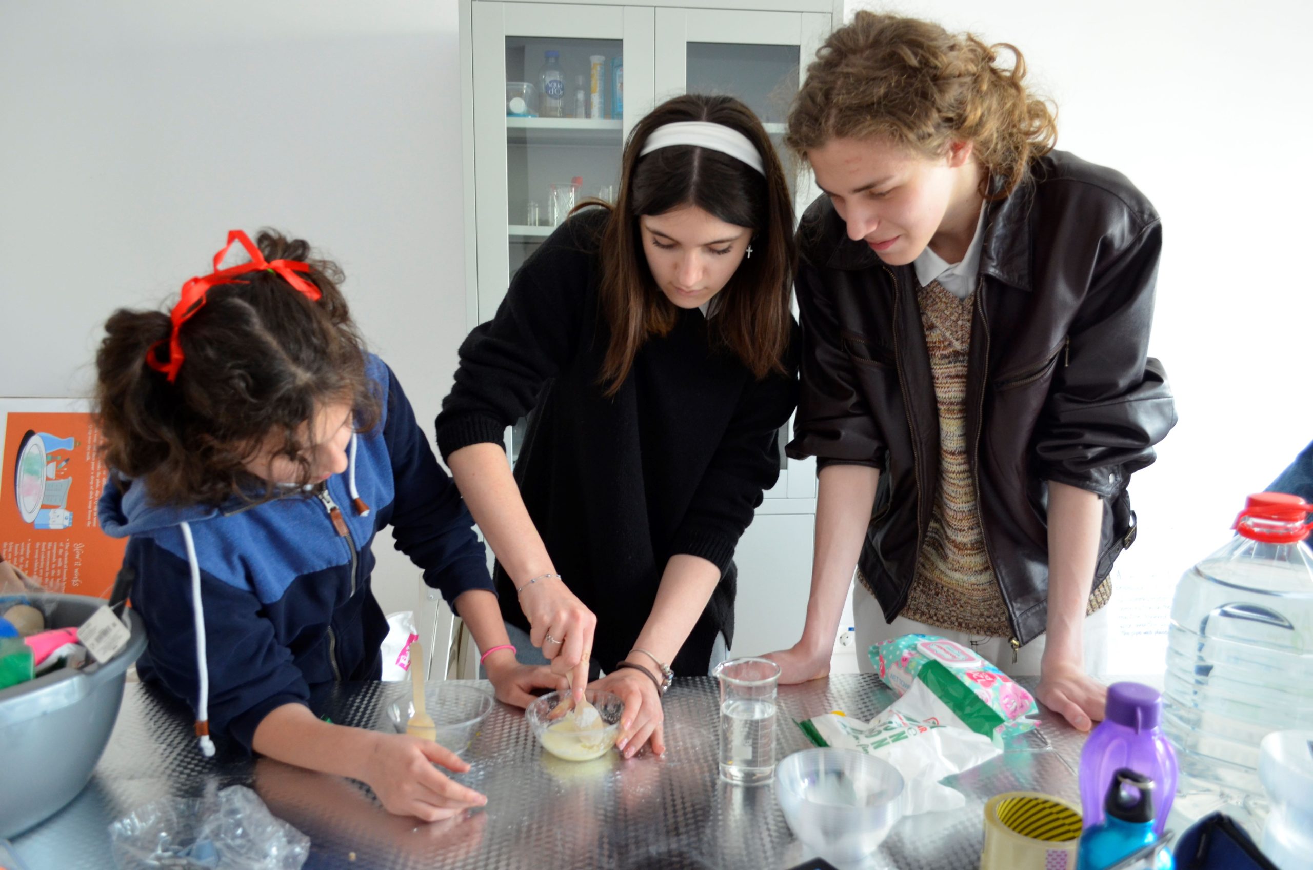 Prima ediție a Târgului de Științe organizat de copii cu abilități înalte are loc în București, pe 19 mai