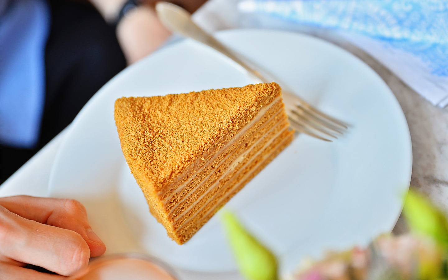 Ceva-dulce-Prosecco-si-deserturi-pairing-Medovik