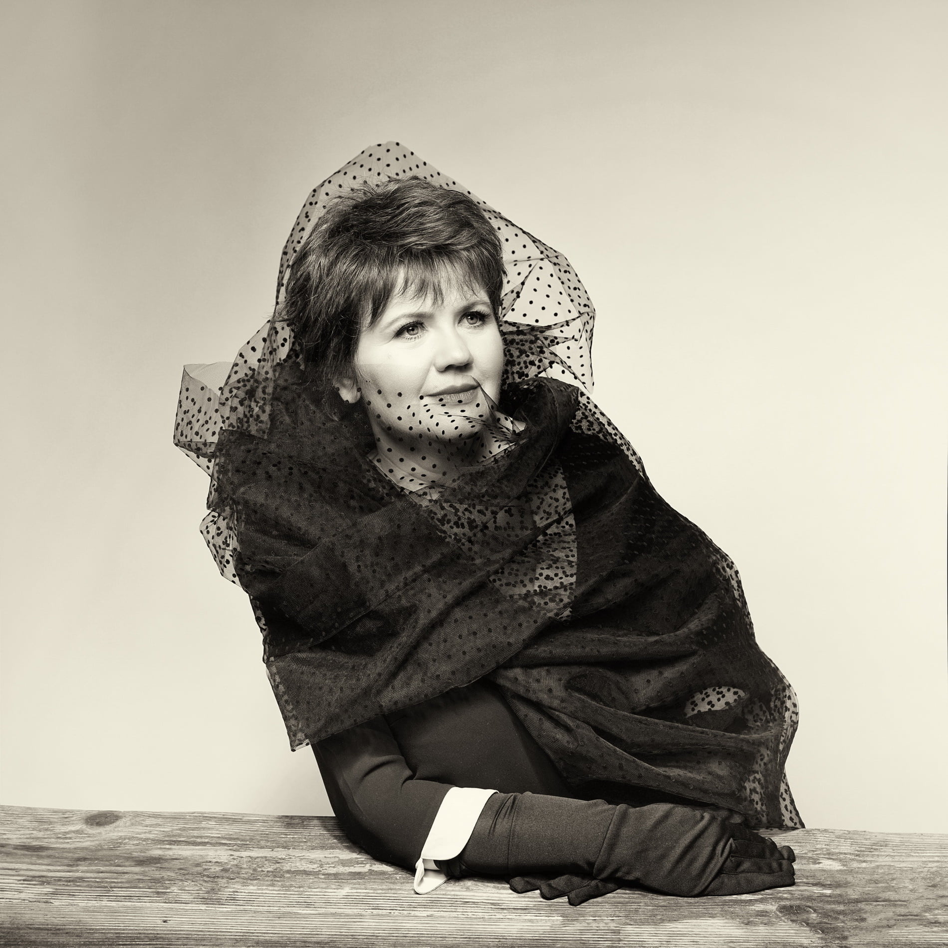 Din Franța la București: pianista DANA CIOC&Acirc;RLIE c&acirc;ntă MOZART la Sala Radio