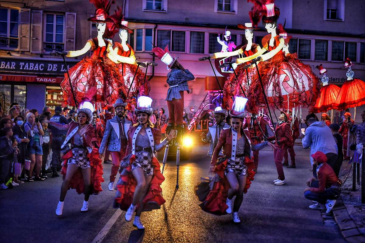 Weekend de poveste &icirc;n centrul capitalei : &icirc;ncepe Festivalul Internaţional de Teatru de Stradă Bucureşti &ndash; B-FIT in the Street! #12