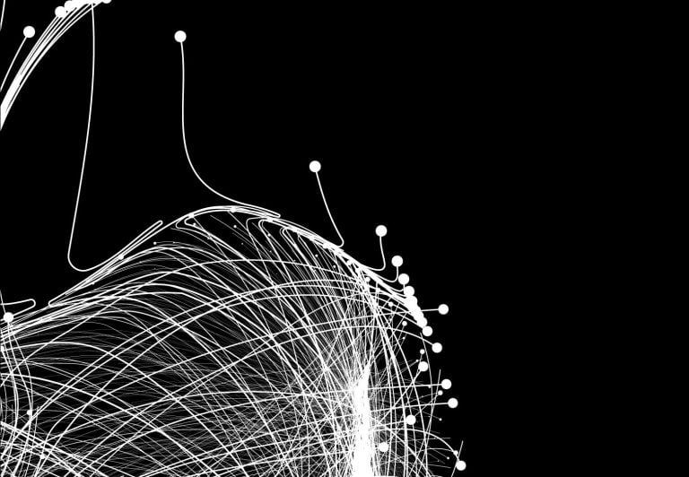 Artă inspirată de știință într-o instalație participativă ce explorează teoria haosului - Uncanny Order