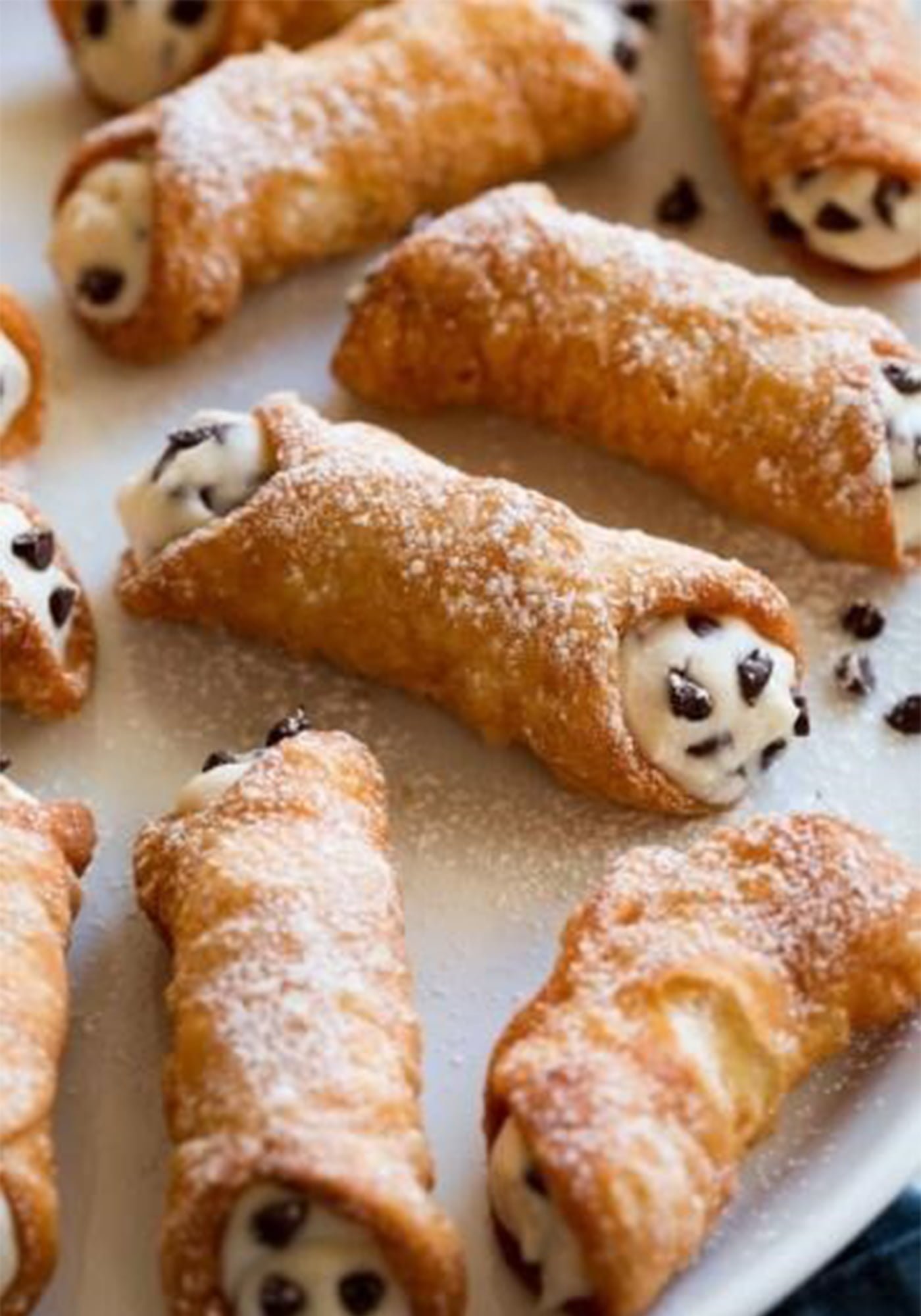 deserturi-italiene-cannoli