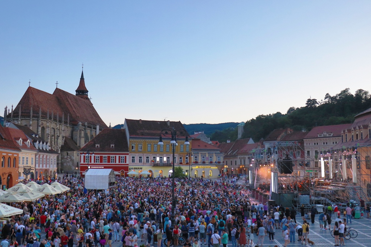 Concert incendiar cu SERENE, orchestra Filarmonicii Brașov și Andrej Vesel