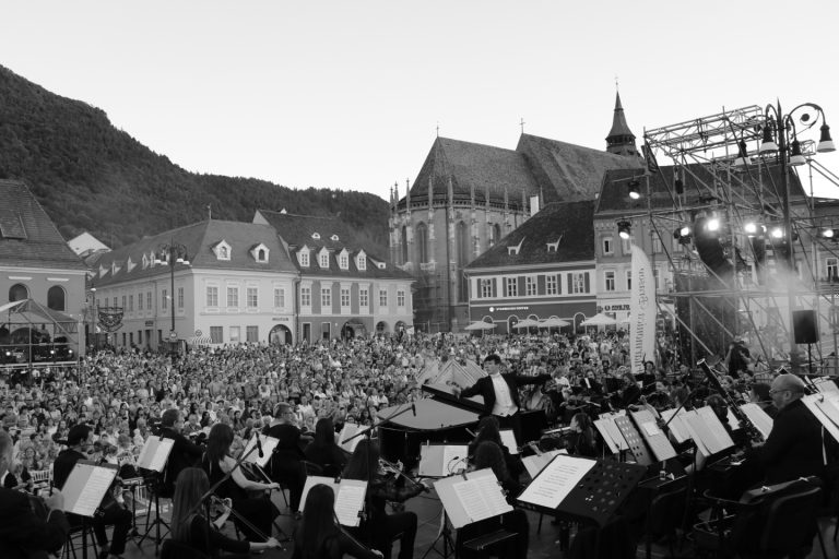 Concert incendiar cu SERENE, orchestra Filarmonicii Brașov și Andrej Vesel