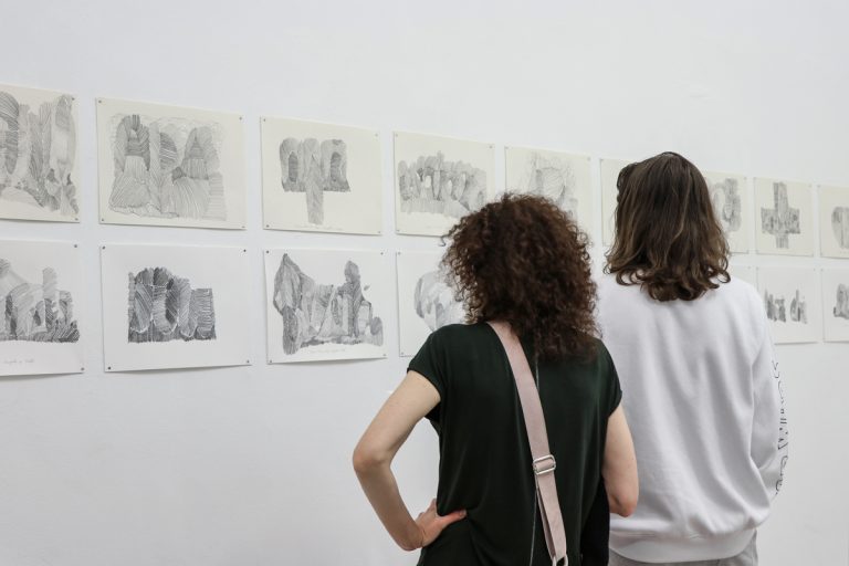 Artista bucureşteană Silvia Trăistaru  expune la Camera K’ARTE, în Târgu Mureș