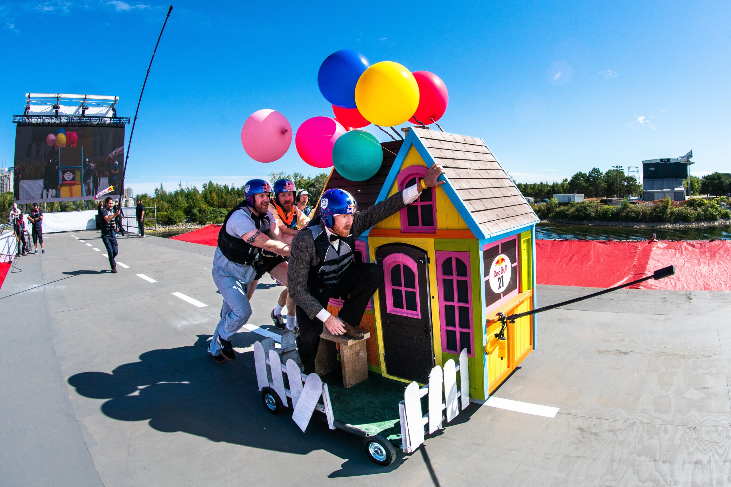 Red Bull Flugtag aterizează pe 17 septembrie &icirc;n București, pe insula Lacul Morii