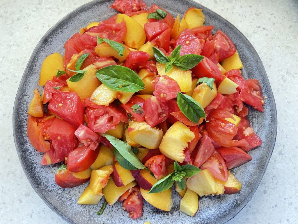 ”Salată de vară cu piersici” de Corina Gruber