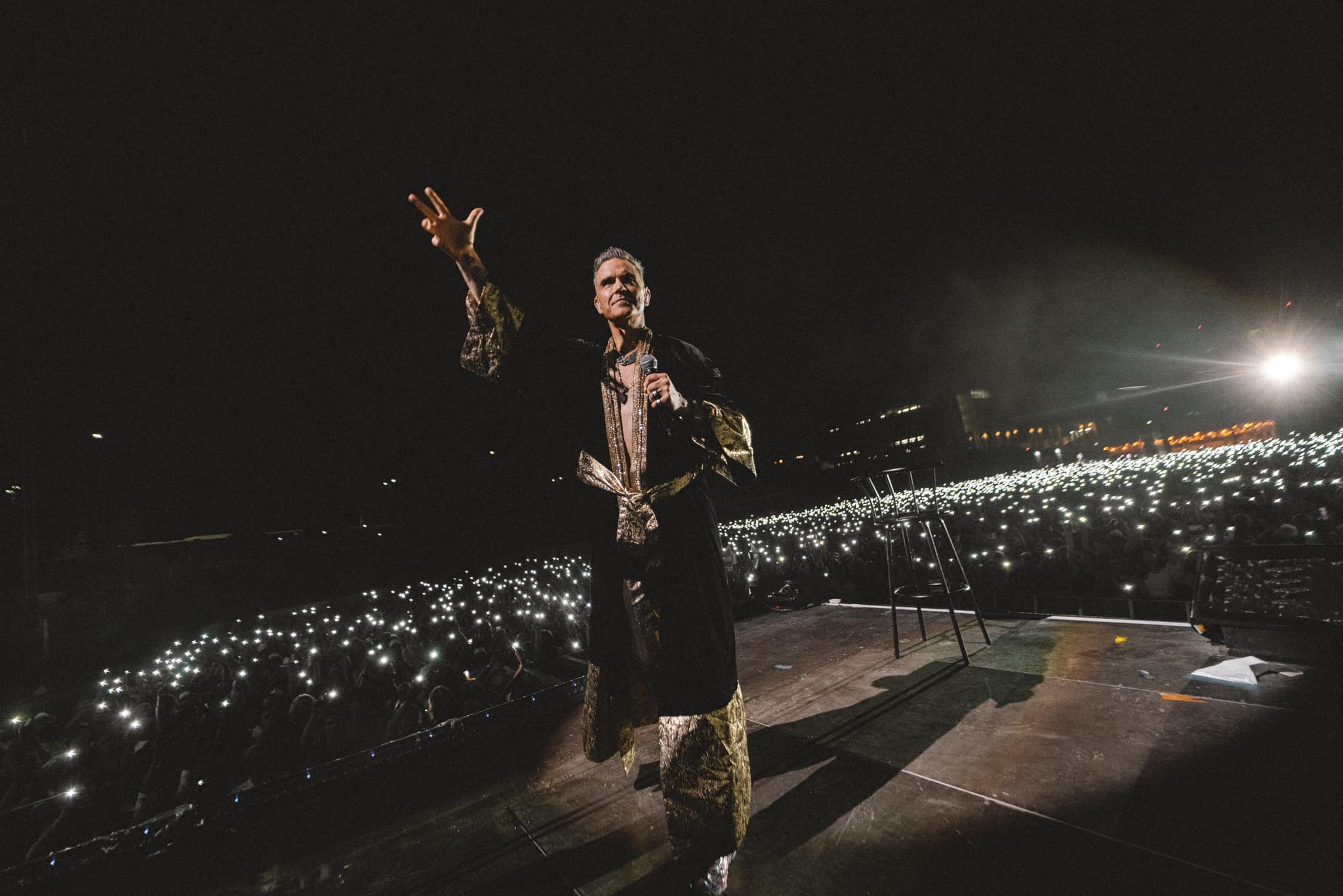 Robbie Williams, un concert de neratat la Summer in the City, 18-19 august, Piata Constitutiei!