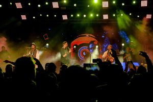 Pe 24 august, Comunitatea Brașovului vibrează în Piața Sfatului la VIBES FEST!