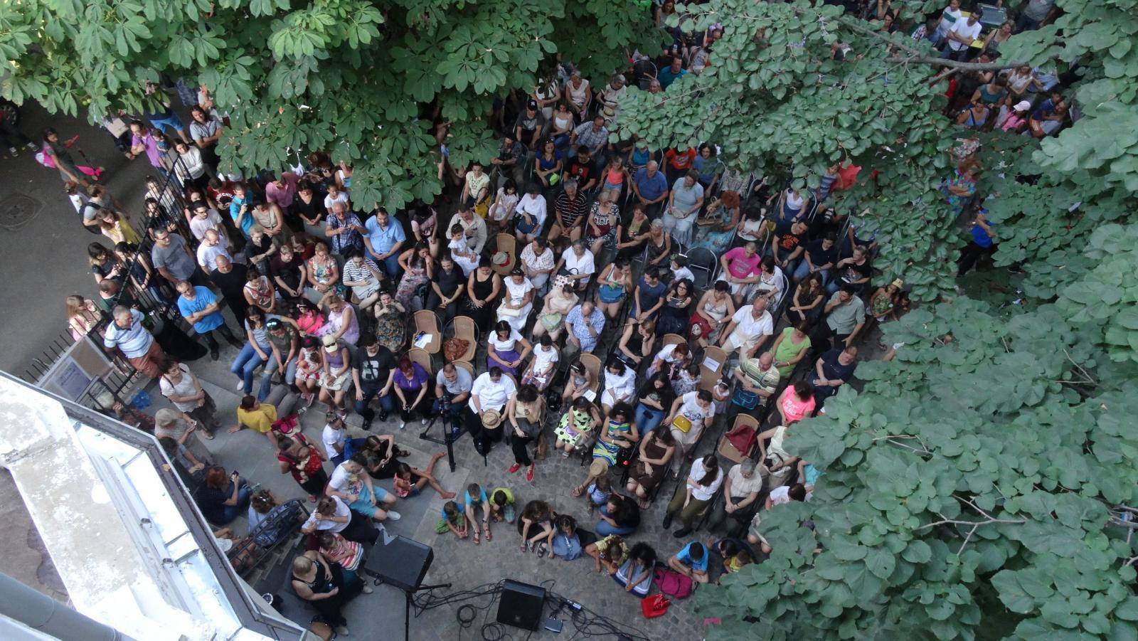 PROGRAM FIPB 2023: peste 50 de ore de lecturi publice, peste 30 ore de dezbateri și de performance, 12 ore de lansări și dialoguri și aproape 50 de ore dedicate artelor spectacolului