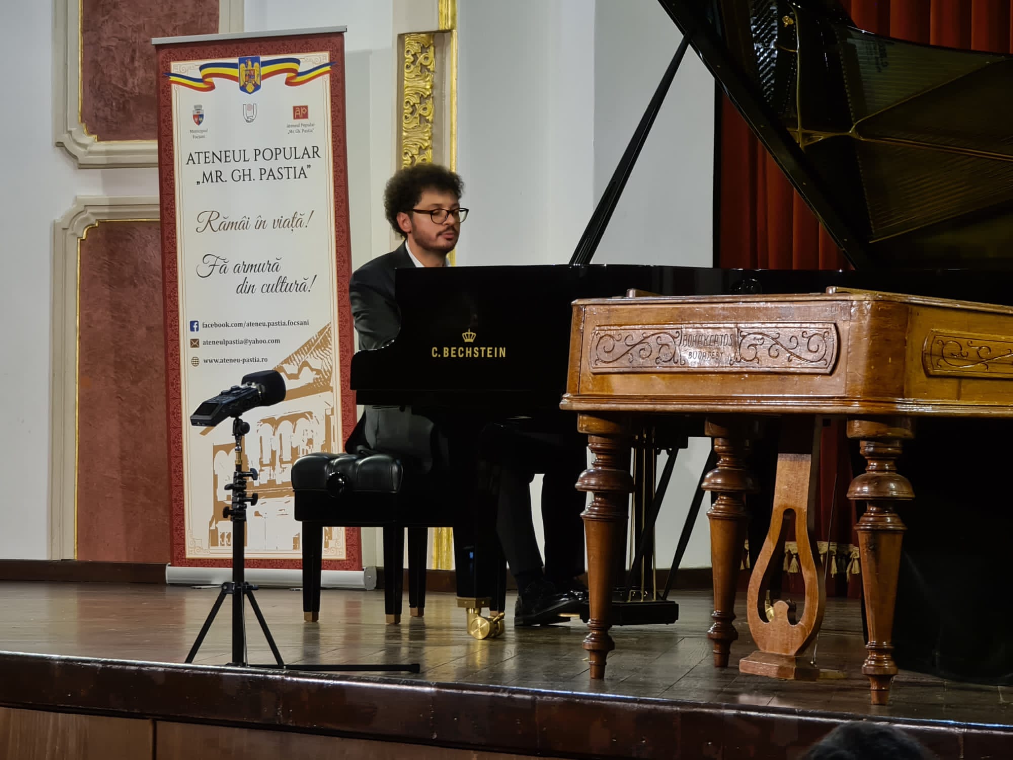 Turneul Național Un artist, un pian și un țambal - clasic, jazz, folclor, în Transilvania