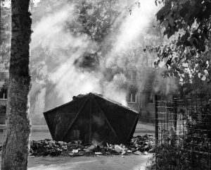 Expozițiile „Arhiva foto 1992-1993” și „Vremuri blurate” semnate de Dragoș Lumpan: O retrospectivă asupra evoluției fotografiei de stradă, la ARCUB